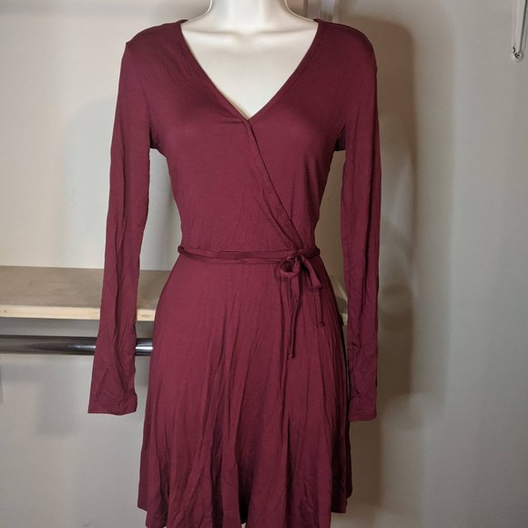 H&M Divided Burgundy Casual Dancer Dress - Picture 1 of 2